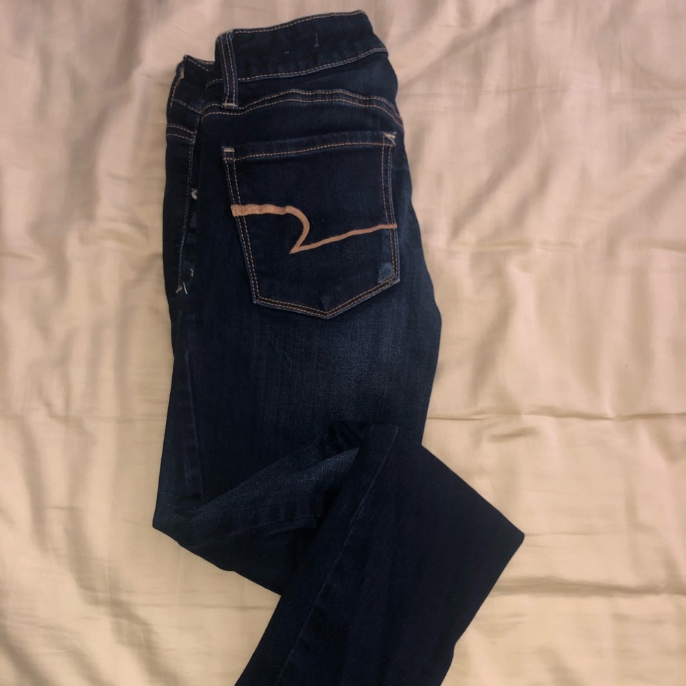 Size 2 Dark wash skinny jeans!! Great condition
